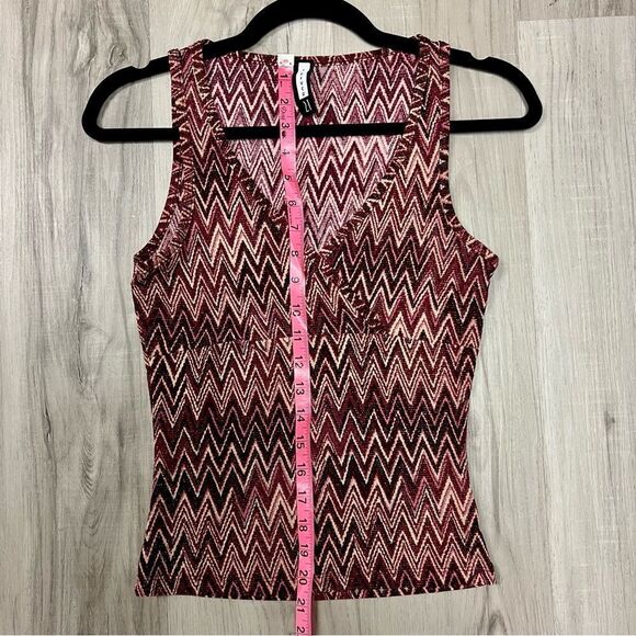 EUC forever 21 top VNTG y2k burgundy chevron pattern gold threading stretchy szS - Picture 6 of 9